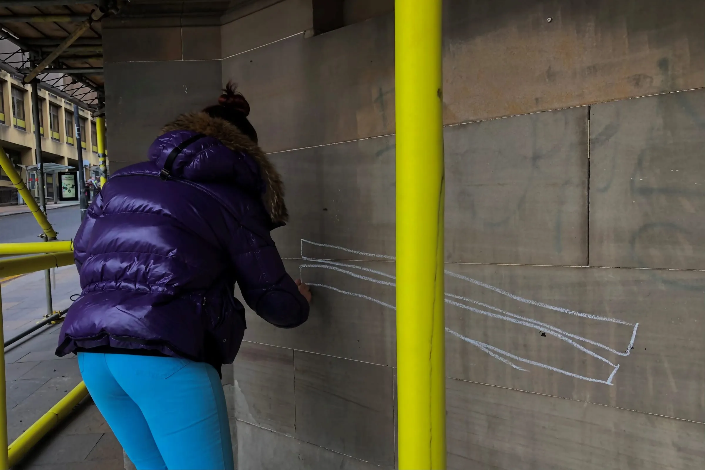 ISABELLA BENSON behind the scenes 1