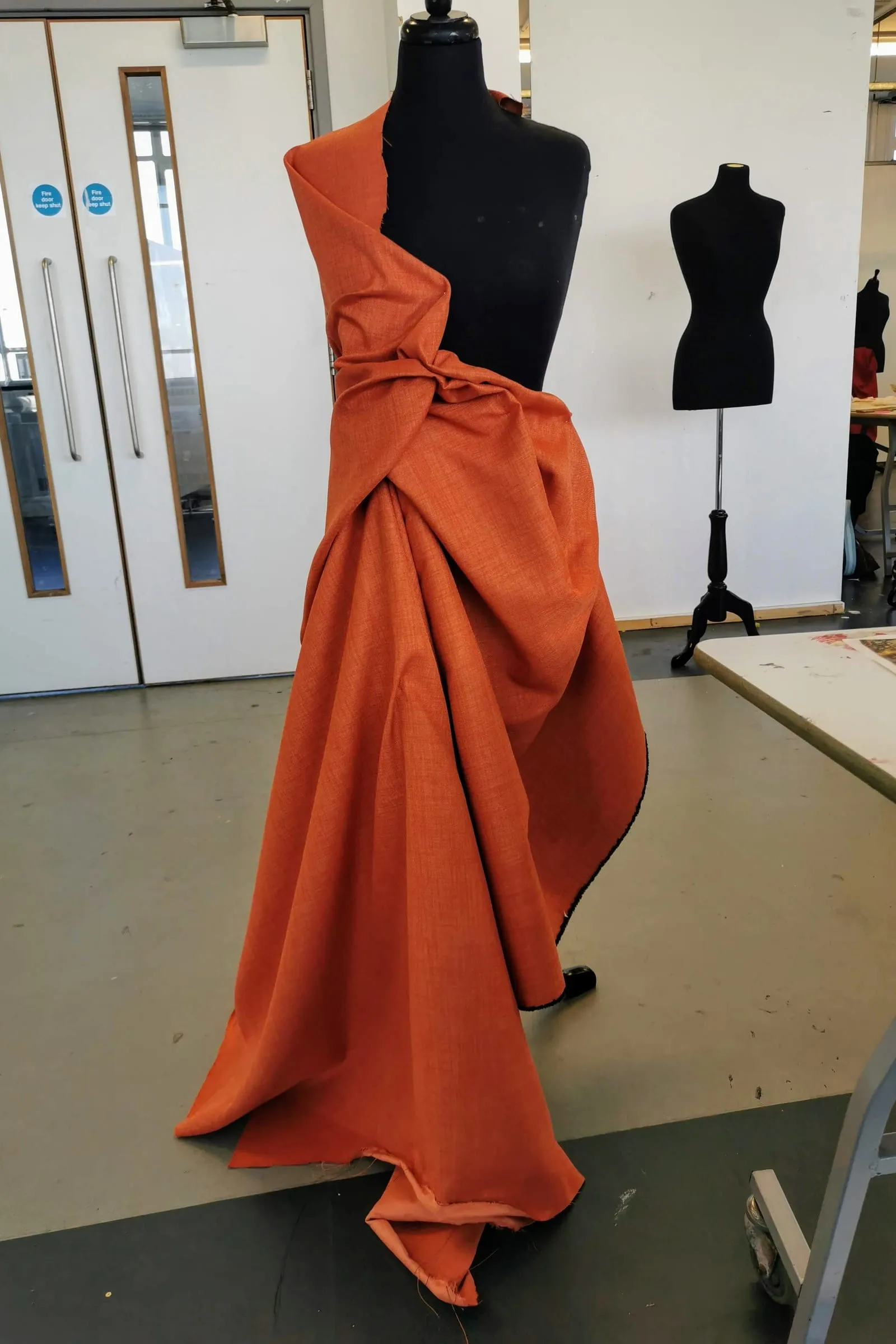 Sadie Edmondson Behind the scenes 3